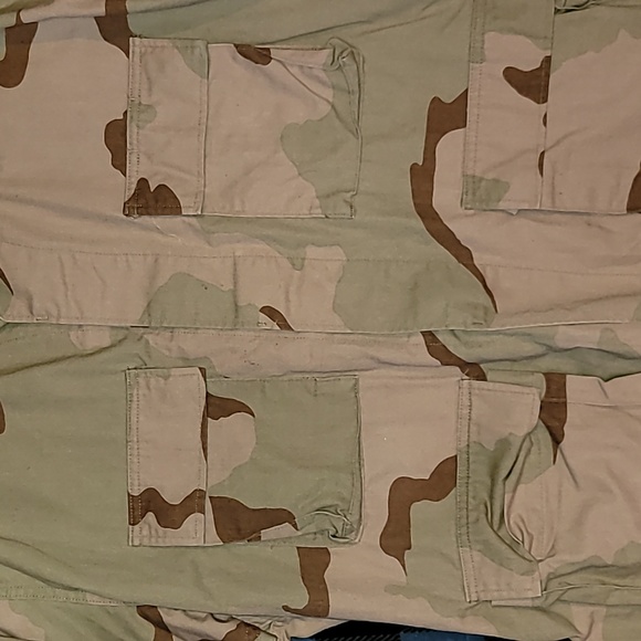 Desert Camo button-up shirt-jacket. Field coat.  4 pockets.  Military issue.  L. - Picture 4 of 11